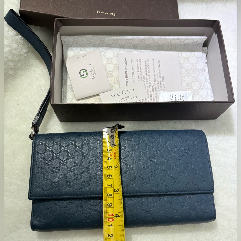 Authentic Gucci Navy Leather Wristlet - Picture 4 of 16